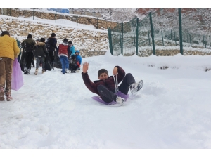 Siirt’te Öğrenicilerin Tatil Sevinci Karla Birleşti