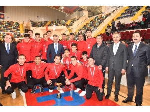 Okul Sporlarında Ödüller Sahiplerini Buldu