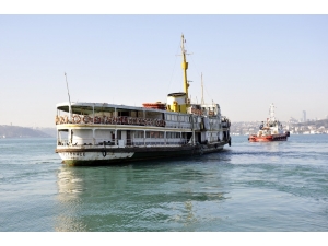 Tarihi Paşabahçe Vapuru Yenilenmek İçin Haliç’e Çekiliyor