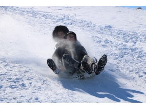 Kar Tatilini Fırsat Bilen Çocuklar Doyasıya Eğlendi