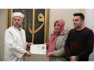 Alman Aısha Müslüman Olarak Ayşe İsmini Aldı