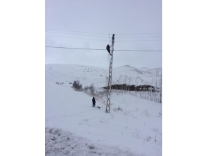 Tatvan’da Vedaş Ekiplerinin Zorlu Kış Mesaisi