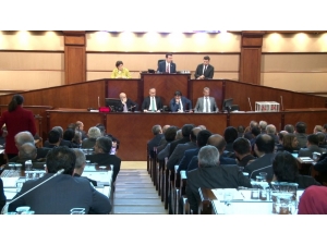 İbb Meclisinde Küfür İddiası Gerginliği