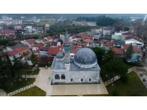 Bu Caminin Minaresinde 12 Bin Parça Çini Var