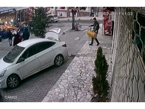 Güpegündüz Binadan Kompresör Çaldılar