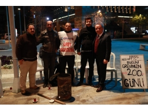 Böcek’ten Grevdeki İşçilere Sürpriz Ziyaret