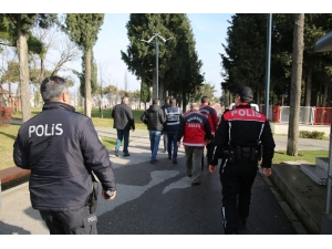 Balıkesir’de Polis 20 Aranan Şahsı Yakaladı