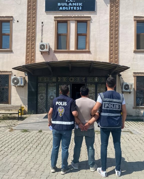 mus-ta-3-yil-9-ay-hapis-cezasiyla-aranan-hukumlu-yakalandi