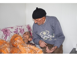 Depremzede Yaşlı Çift Konteynere Yerleşti