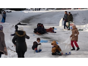 Sokak Araları Kayak Pistine Döndü
