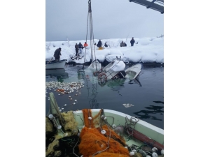 Trabzon’da Kar İki Tekneyi Batırdı