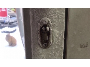 Sarıkamış Dondu, Kapı Kilitleri Buz Tuttu