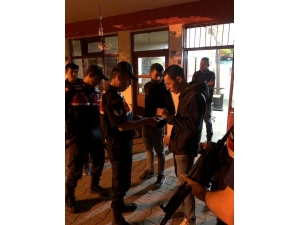 Jandarma 11 Aranan Şahsı Yakaladı