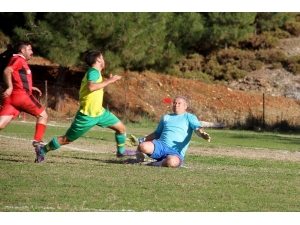 Hem Kulüp Başkanı Hem De Kaleci