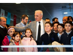 Ümraniye Belediyesi’nden Okullara Spor Malzemesi Desteği