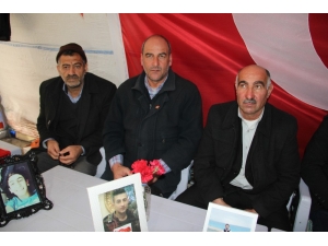 Hdp Önündeki Ailelerin Evlat Nöbeti 162’nci Gününde