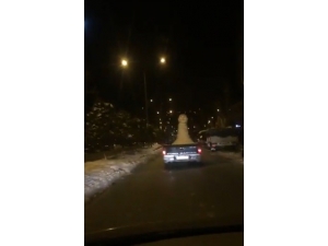 Kamyonetin Arkasına Yaptığı Kardan Adamla Şehir Turu Attı