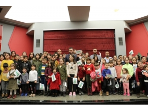 Depremzede Çocuklara Tiyatro Morali