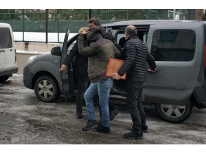 Kamyonlardan Akü Hırsızlığı İddiasına Gözaltı