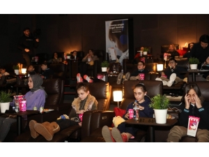 Görme Engelli Çocukların Film Heyecanı