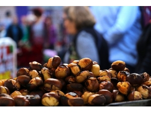 Bayburt’ta Kestane Satıcılarının Yüzü Gülüyor