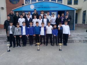 Bahaettin Güçlü İlkokulu Şampiyonluklara Doymuyor