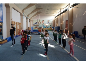 Manisalı Çocuklardan Cimnastiğe Büyük İlgi