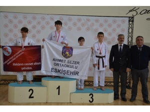 Genç Sporcudan Anlamlı Pankart