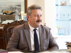 Başkan Dr. Mustafa Palancıoğlu Dr. Öğretim Üyesi Aziz Şatana’yı Tebrik Etti