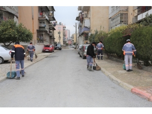 Toroslar’da ’Sokakta Temizlik Var’ Projesi Sürüyor