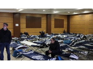 Evsizler Bu Yılda Belediyenin Spor Salonunda Kalıyor