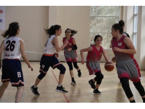 Basketbol U-14 Kızlar 3.bölge Şampiyonası Başladı