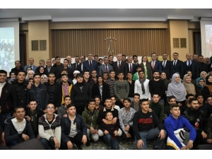 Umre’den Dönen Öğrenciler Ve Aileleri Gaziantep Protokolü İle Bir Araya Geldi