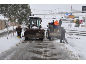 Cizre’de Kar Temizleme Çalışmaları Sürüyor