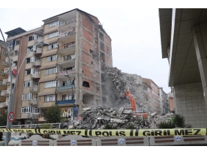 Deprem Bölgesinde Hırsızlık Yapan 5 Şüpheli Tutuklandı