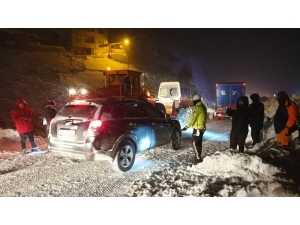 Çığdan Zarar Gören Yolcu Minibüsünün Şoförü O Anları Anlattı