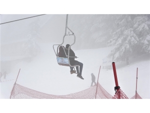 Uludağ’ı Sis Bastı, Pistler Vatandaşlara Kaldı