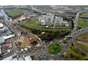 Bitmeyen Metro İnşattı Trafiği Felç Etti, Kilometrelerce Kuyruk Oluştu