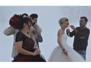 Uludağ’da Herkes Kaydı, Onlar Gelin Saçı Yaptı