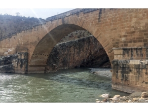 Buz Tutan Cendere Kanyonunda Sarkıtlar Oluştu