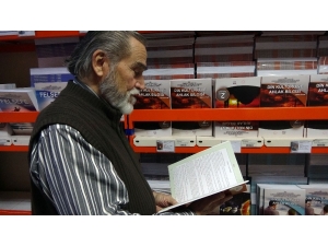 83 Yaşındaki Üniversite Öğrencisinin Okuma Azmi Hayran Bıraktı