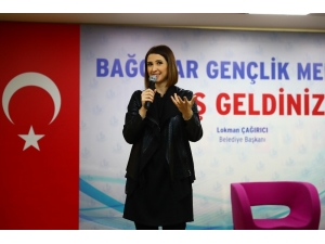 Başak Şengül, Etkili Konuşmanın Püf Noktalarını Anlattı