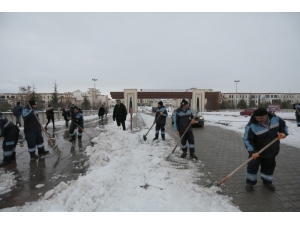 Karla Mücadele Ekipleri Yoğun Mesai Harcıyor