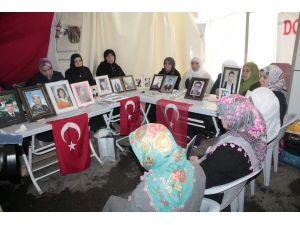 Hdp Önündeki Ailelerin Evlat Nöbeti 163’üncü Gününde