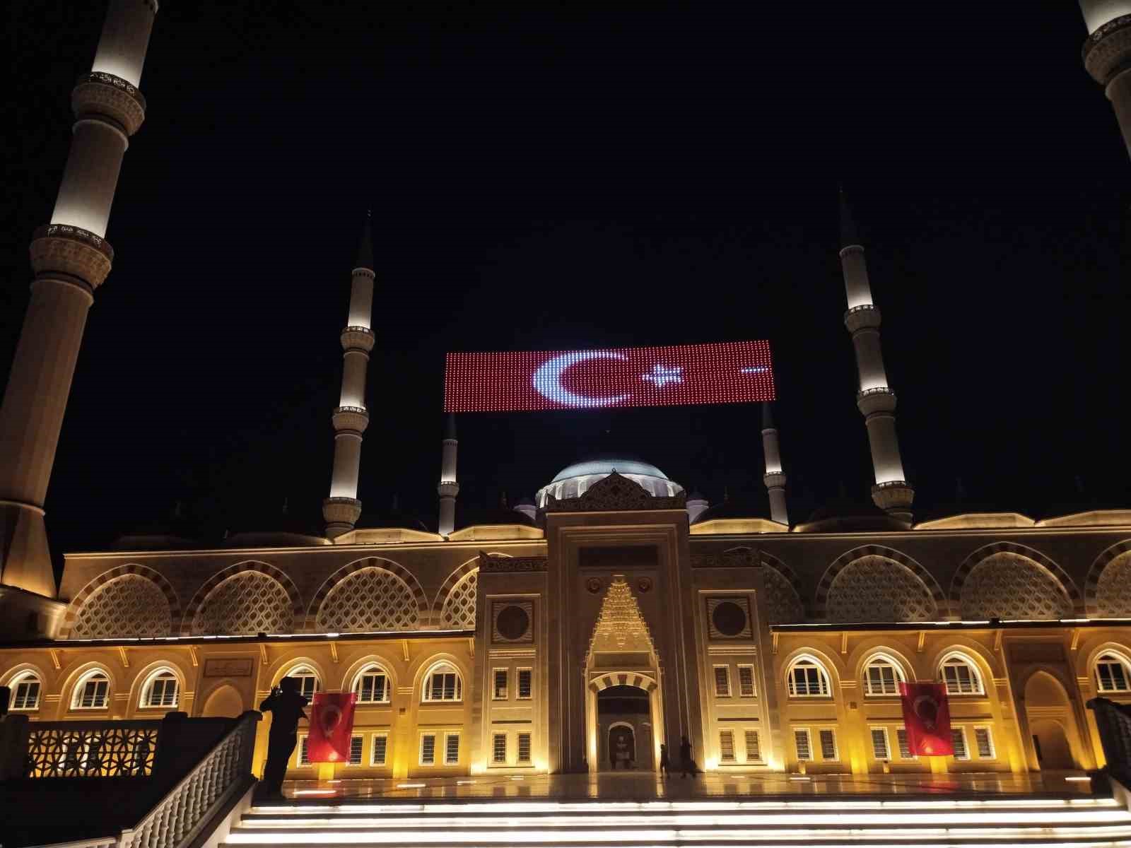 camlica-camii-nde-15-temmuz-un-10-yilinda-sela-sesleri-yankilandi