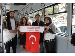 Halk Otobüsünde Yolculara "Sütçü İmam" Ve "Senem Ayşe" Sürprizi