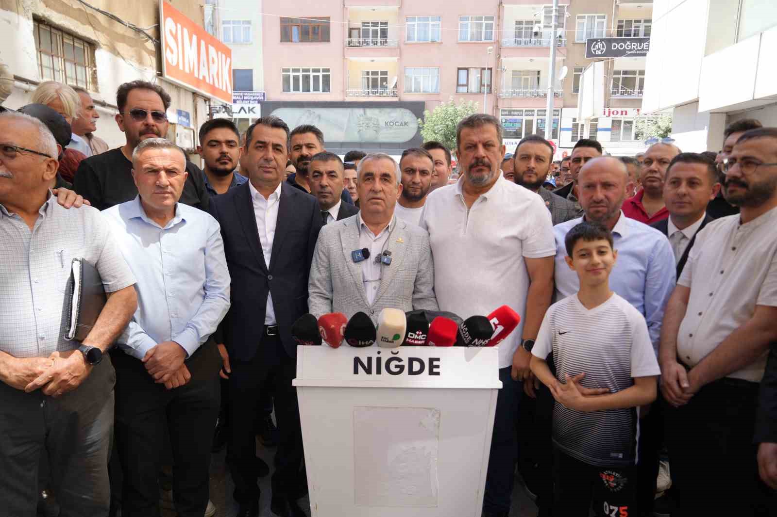 chp-nigde-de-toplu-istifa-5-bin-300-uyenin-partiden-ayrildigi-aciklandi