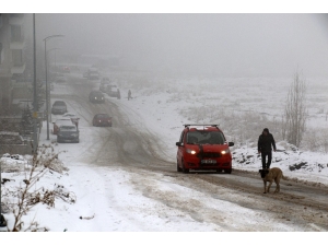 Başkent’te Kar Yağışı Sürücülere Zor Anlar Yaşattı