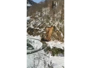 Rize’de Heyelan Anı Cep Telefon Kamerasına Yansıdı