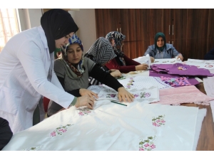 Kadınlar Meslek Edindirme Kursları İle Hayallerine Kavuşuyor